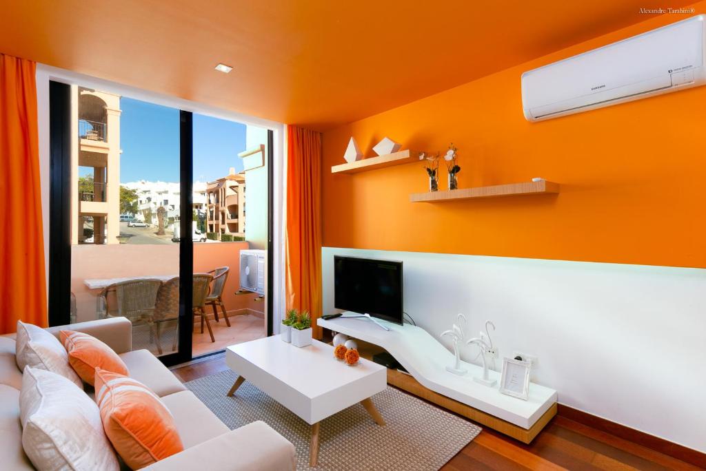LuzBay Pool Apartments - Apartment With Pool View
