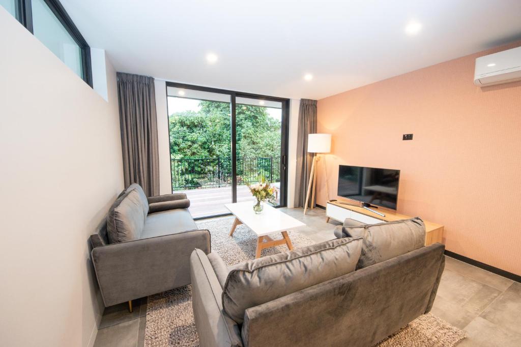 Posezení v ubytování Brookside Central Wanaka Luxury Apartment