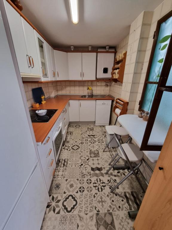 Kuchyňa alebo kuchynka v ubytovaní Apartamentos en Patio Cordobés San Basilio