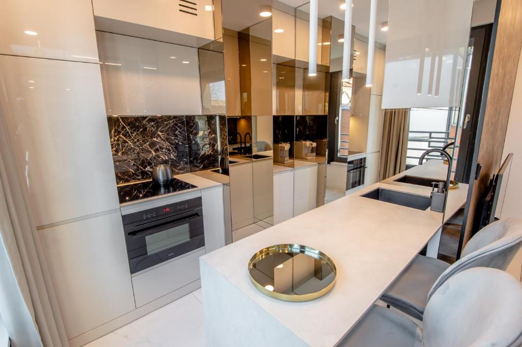 Kuchyňa alebo kuchynka v ubytovaní Super-Apartamenty VIP Jacuzzi II
