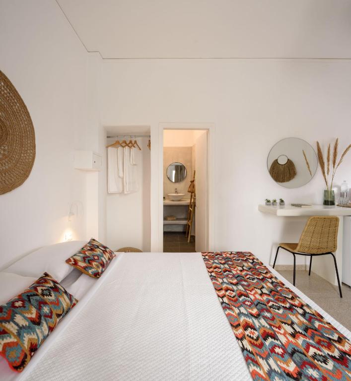 Postel nebo postele na pokoji v ubytování Cal Day Rooms Santorini