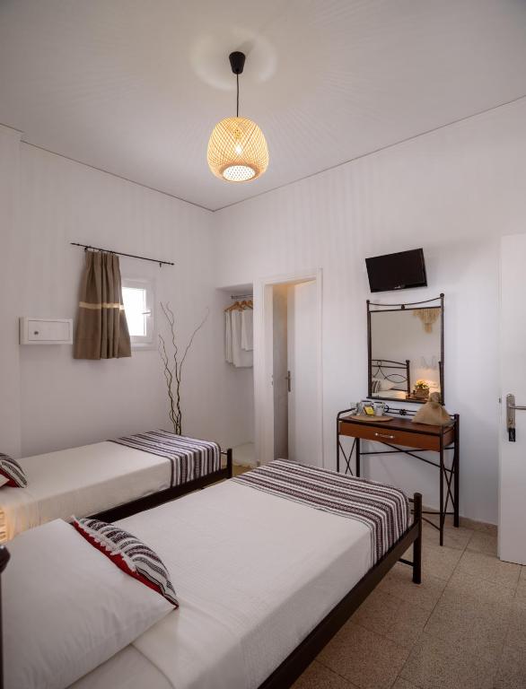 Postel nebo postele na pokoji v ubytování Cal Day Rooms Santorini
