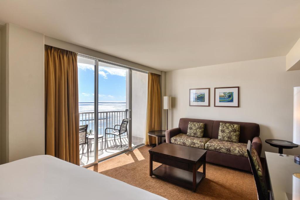 Park Shore Waikiki - Diamond Head Suite