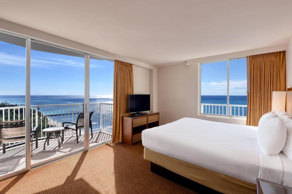 Park Shore Waikiki - Ocean Front Corner King