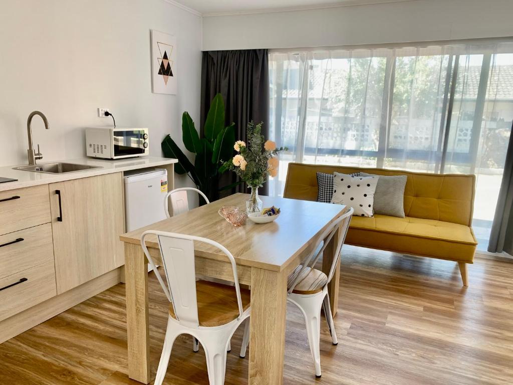 Kuchyň nebo kuchyňský kout v ubytování Auckland Central Motel