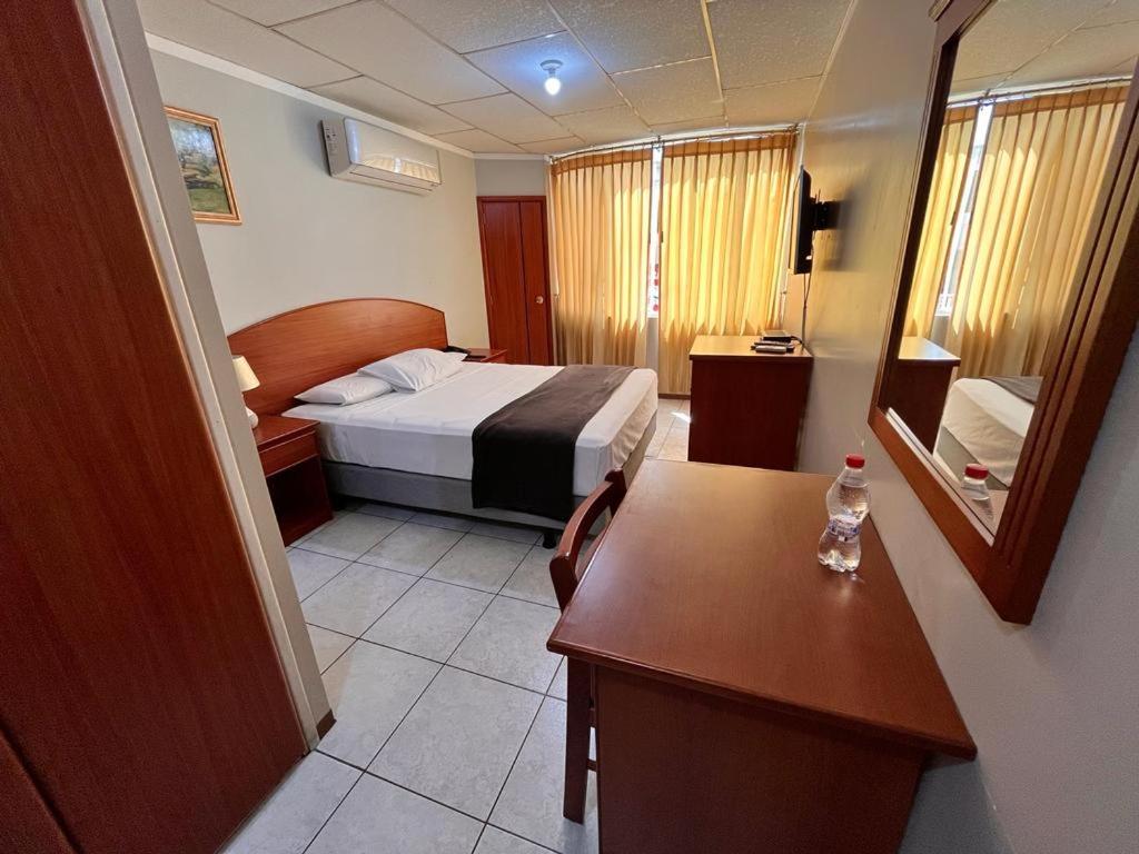 Postel nebo postele na pokoji v ubytování Grand Hotel Machala