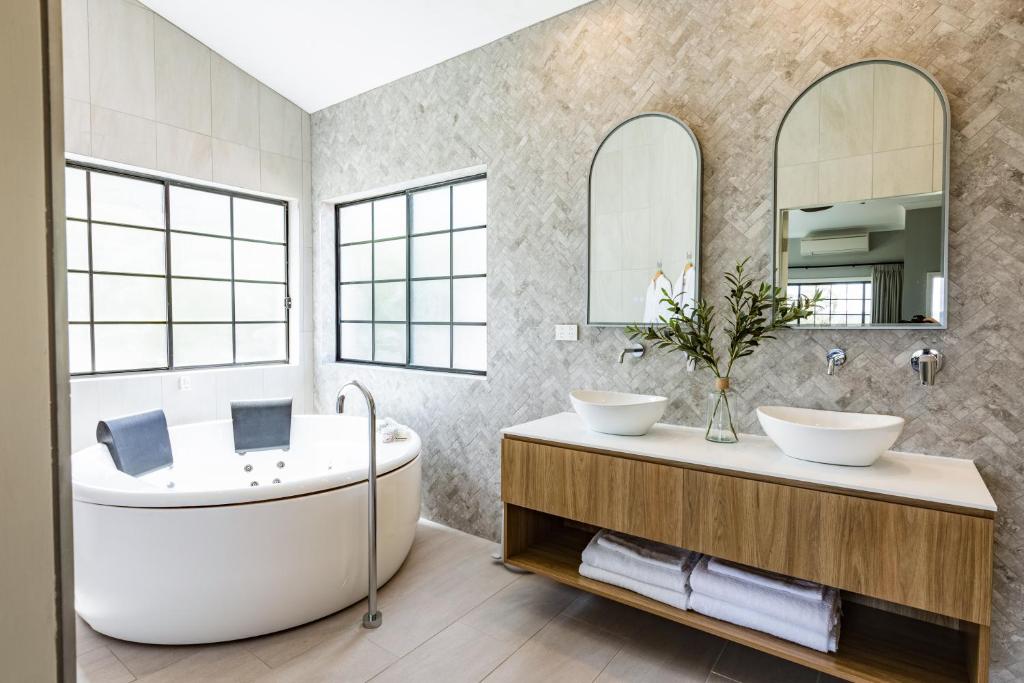 Ein Badezimmer in der Unterkunft Camden Valley Inn