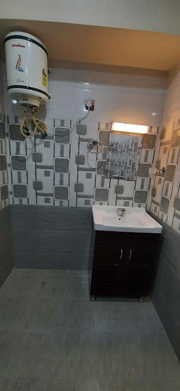 Kuchyň nebo kuchyňský kout v ubytování Hotel Sara PVT LTD