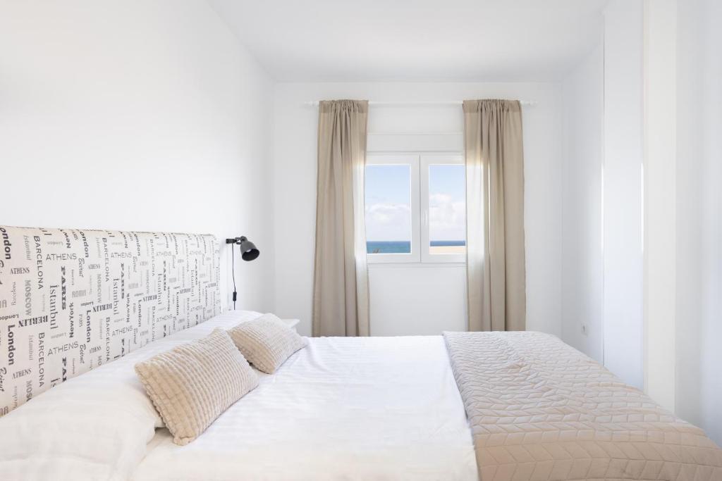 Postel nebo postele na pokoji v ubytování Home2Book Serene Apartment Ocean Breeze, Bajamar