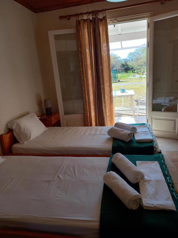 Postel nebo postele na pokoji v ubytování Chrysanthy Apartments
