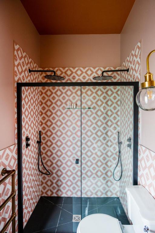 The Queens Chew Magna - Resim 3