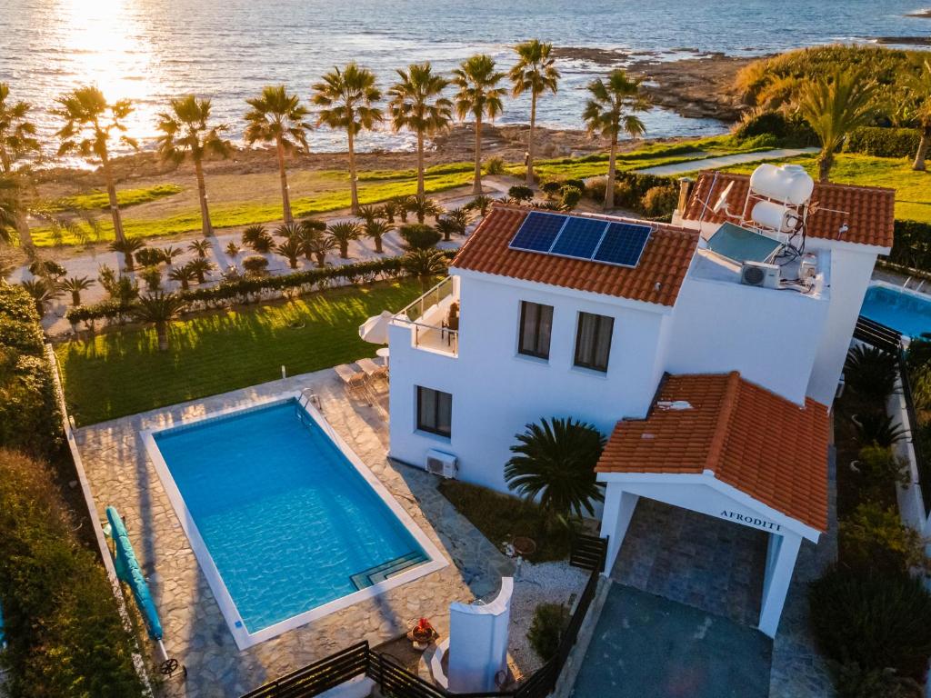 Foto dalla galleria di Platzia Beach Villas a Paphos