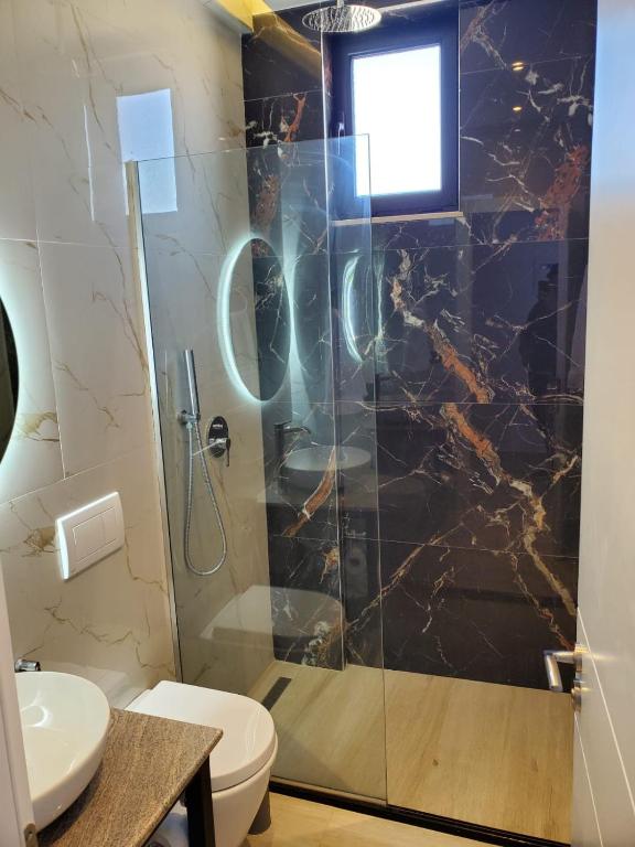 Koupelna v ubytování GL Hotel Ksamil