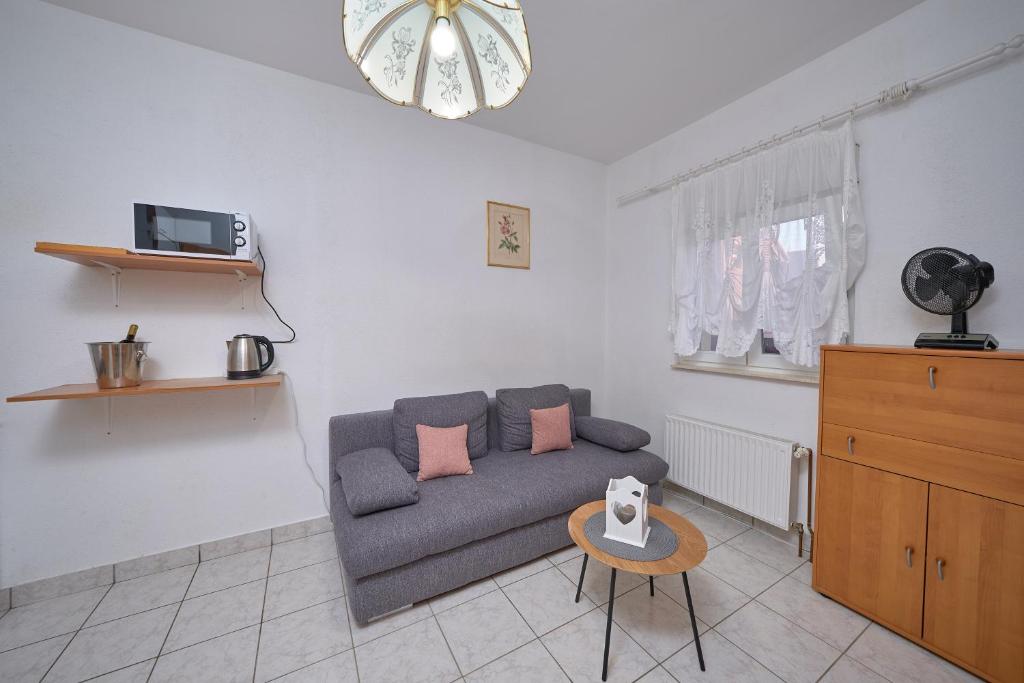 Posedenie v ubytovaní M Entire floor in a spacious house with pool