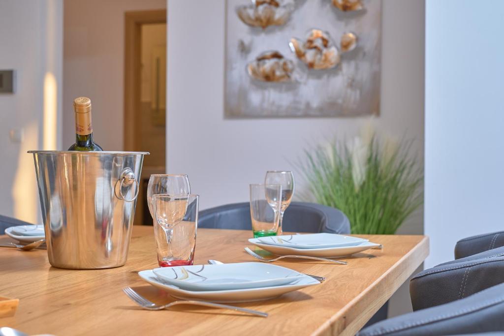 Posedenie v ubytovaní M Entire floor in a spacious house with pool