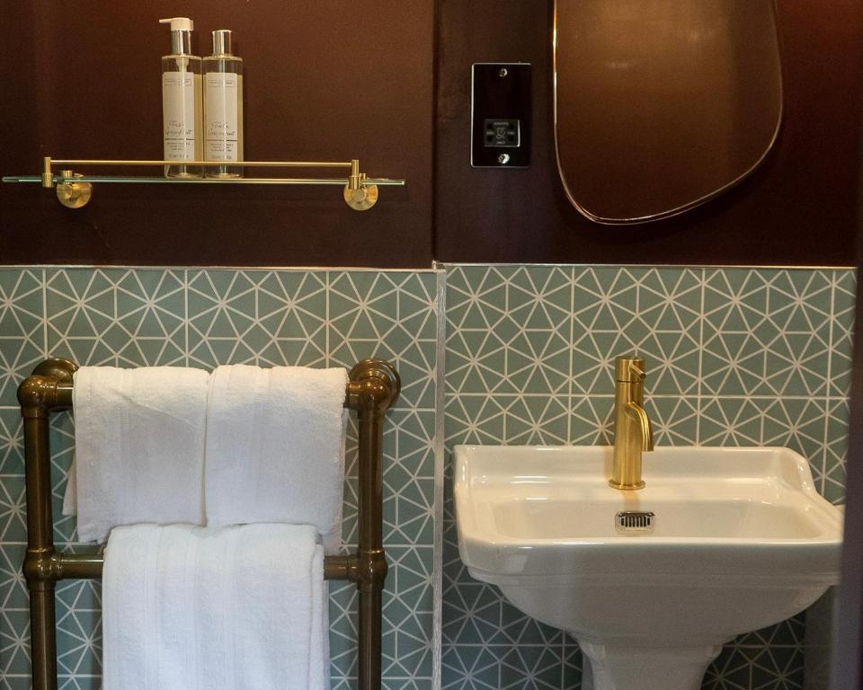 The Queens Chew Magna - Resim 7