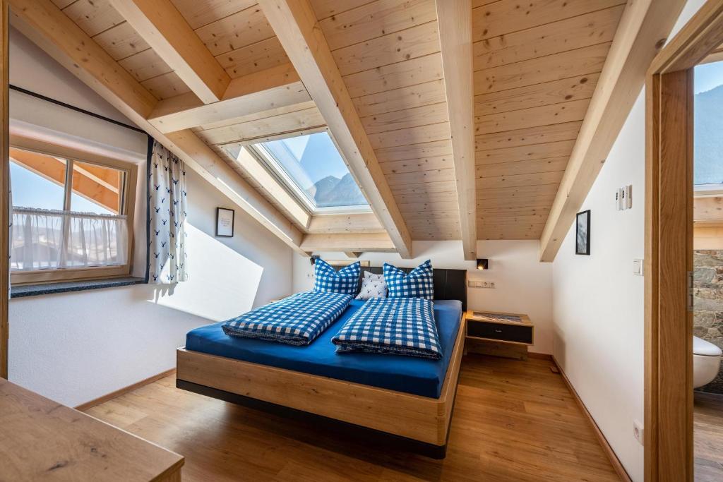 Postel nebo postele na pokoji v ubytování Ferienwohnung Susi im Neubau