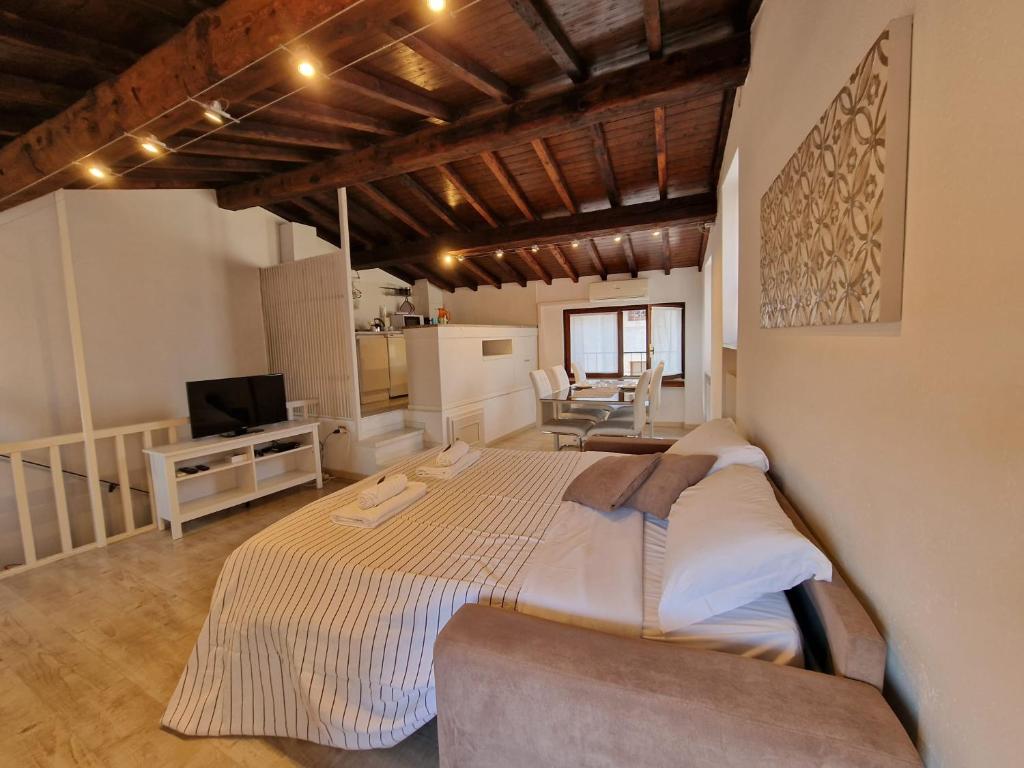 VeronaJourneys Emilei - Maisontte - Via Enrico De Nicolis 7