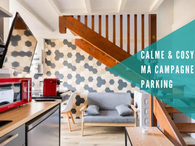 a living room with a couch and a kitchen at Appartement T2- Le bon accueil / WIFI / PARKING in Angoulême