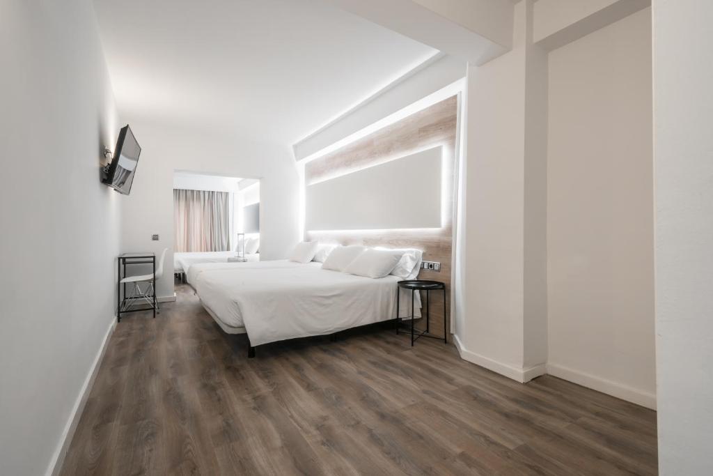 Postel nebo postele na pokoji v ubytování Hotel Sansi Park