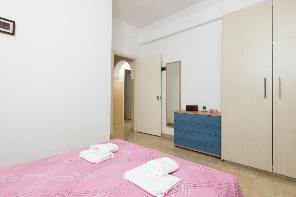 Łóżko lub łóżka w pokoju w obiekcie Aigli House