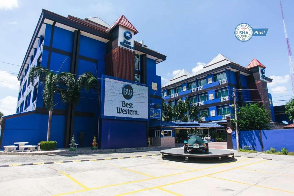 a blue building with a sign that reads best western at Best Western Royal Buriram in Buriram