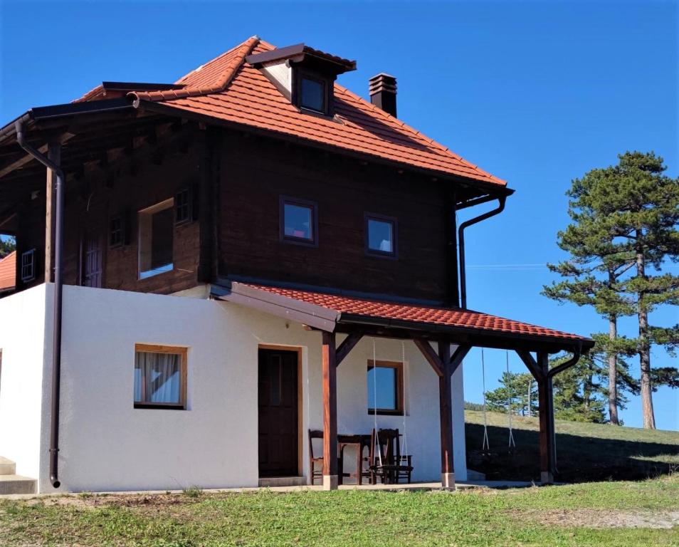 Budova, kde se prázdninový dům nachází
