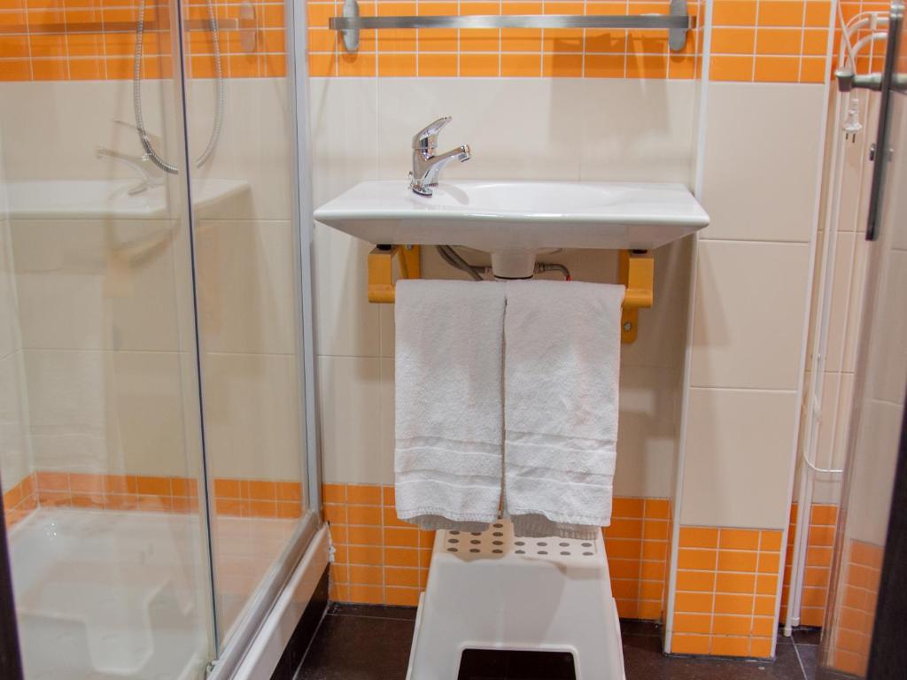 Koupelna v ubytování Apartamentos Santander Maliaño Suites 3000