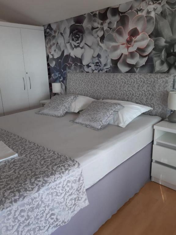 Postel nebo postele na pokoji v ubytování VILLA apartmans KATE