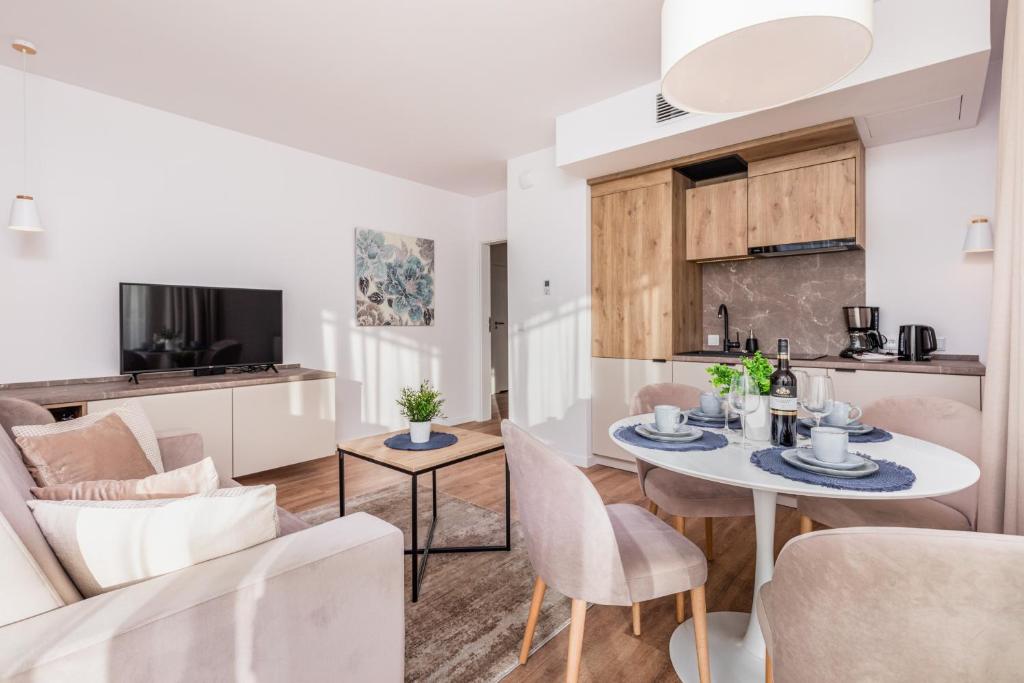 Kuchyň nebo kuchyňský kout v ubytování Apartamenty Jantaris SeaView by Noclegi Renters