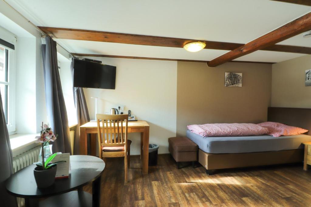Postel nebo postele na pokoji v ubytování Hotel Am Dalwigker Tor