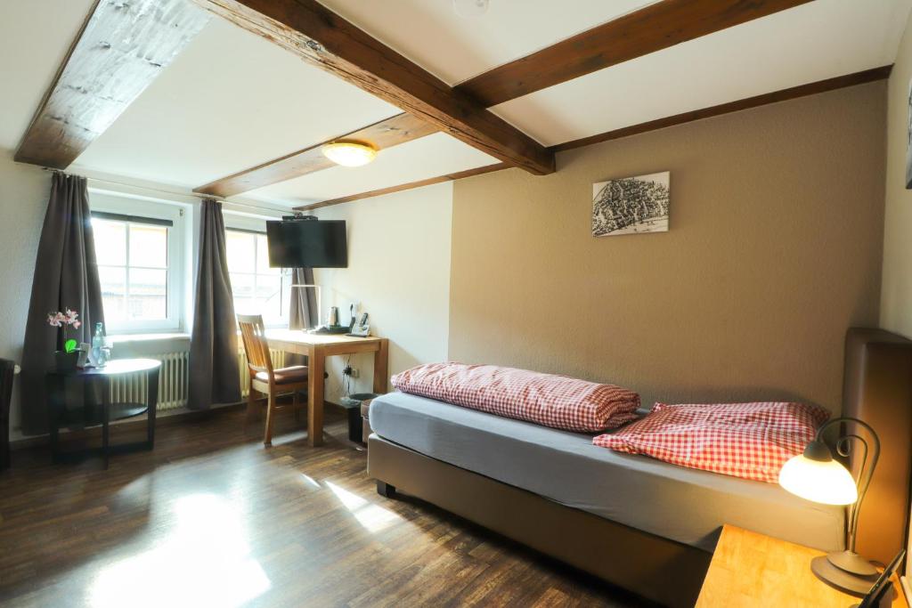 Postel nebo postele na pokoji v ubytování Hotel Am Dalwigker Tor