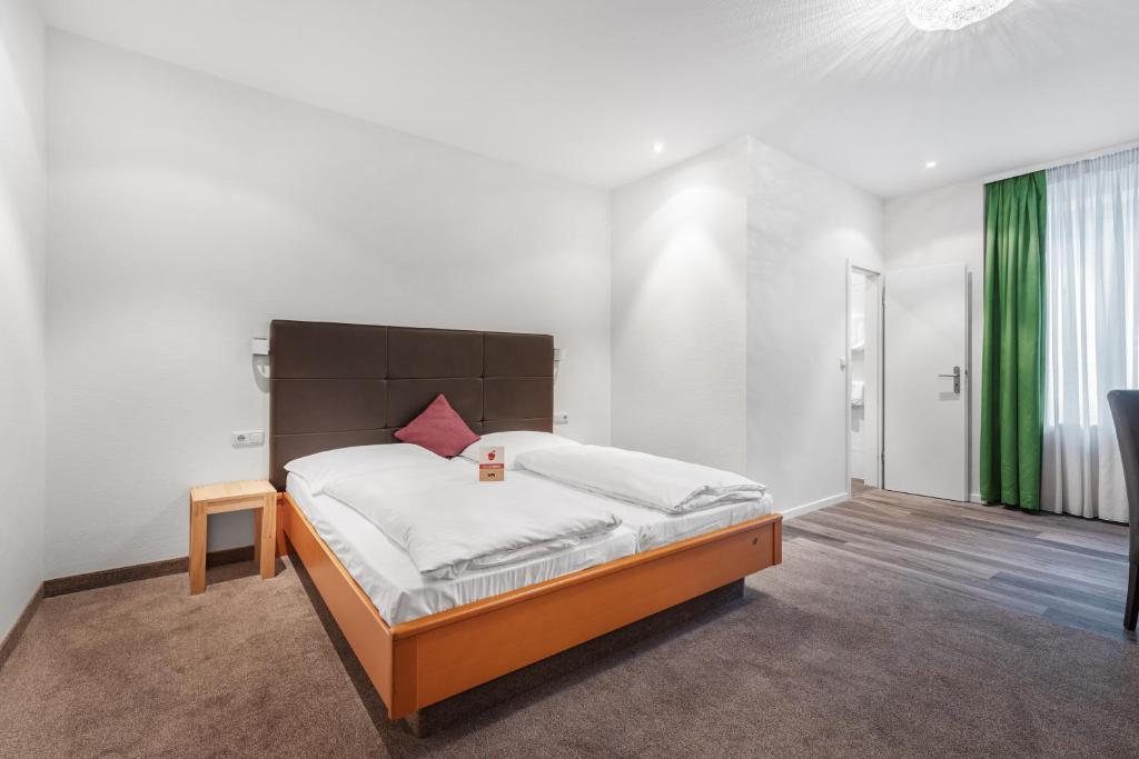 Postel nebo postele na pokoji v ubytování Schieners Hotel & Apfelhof Apartments