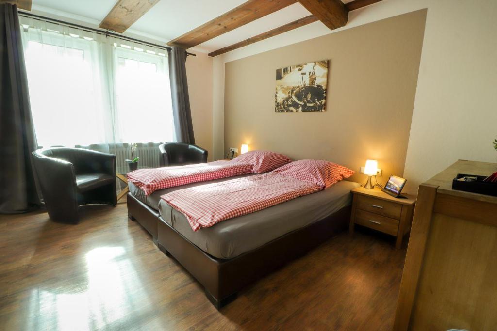Postel nebo postele na pokoji v ubytování Hotel Am Dalwigker Tor