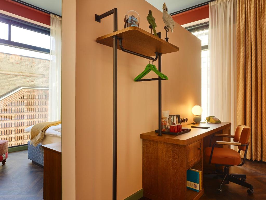 25hours Hotel Indre By房間的床
