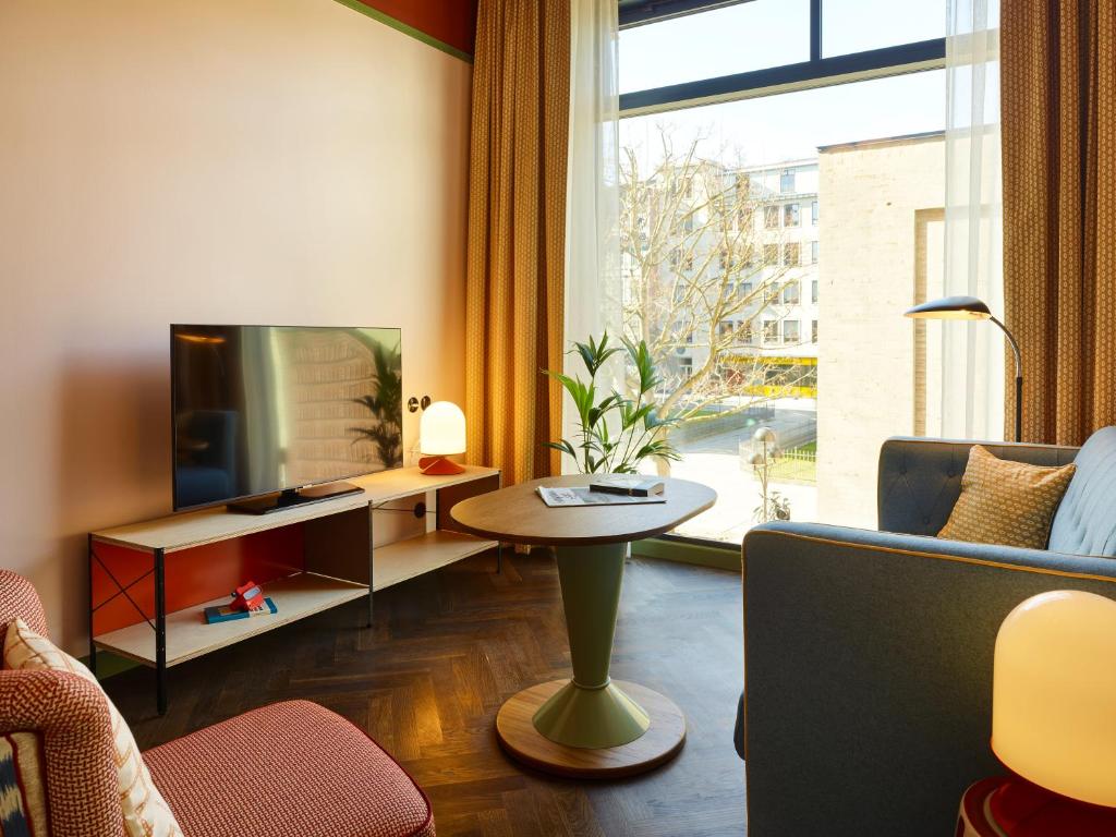 25hours Hotel Indre By電視和／或娛樂中心