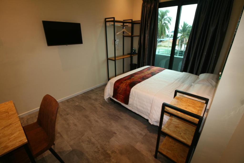 Giường trong phòng chung tại Pangkor Pop Ash Hotel