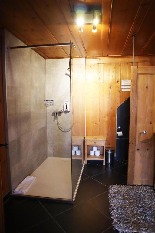Ένα μπάνιο στο Gruyère Rooms