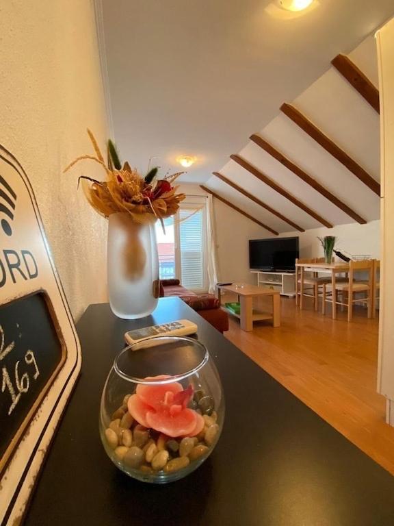 Televízia a/alebo spoločenská miestnosť v ubytovaní I.K. APARTMENTS