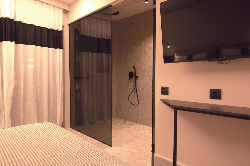 Cityzoe Athens Suites - 带花园的套房