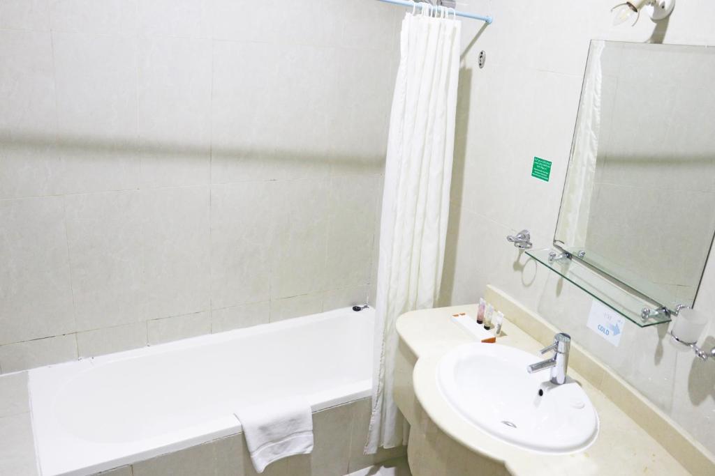 Kupatilo u objektu Chairmen Hotel