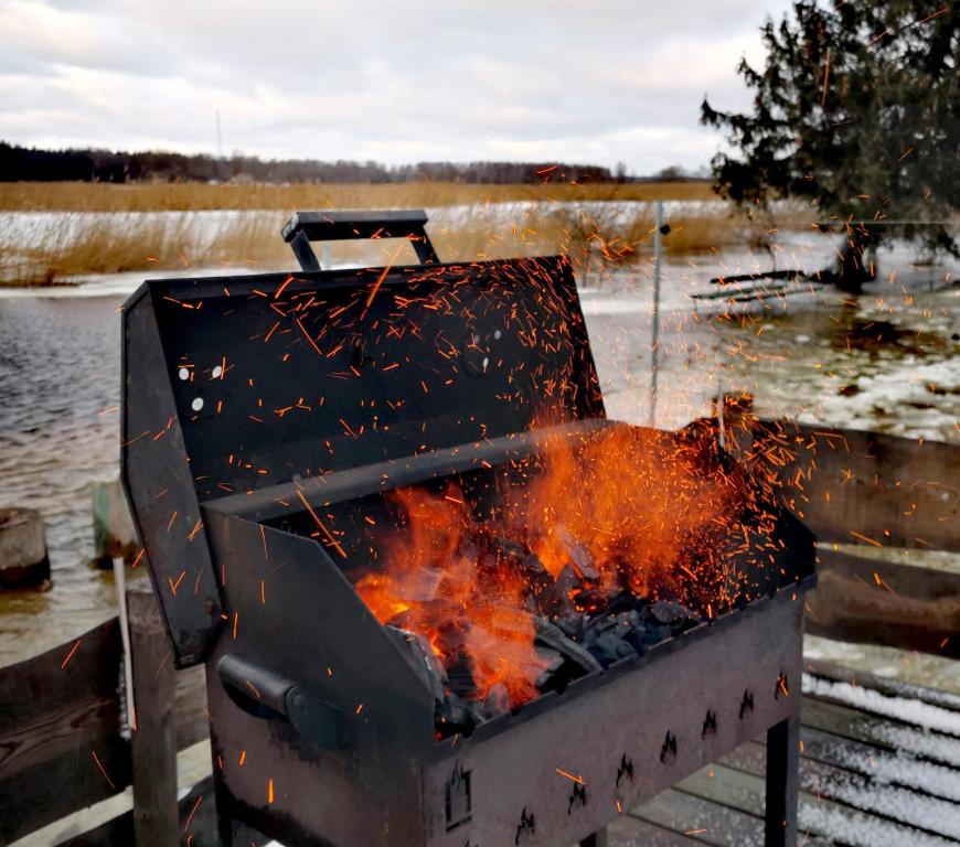 Gril dostupný pro hosty v luxury tent