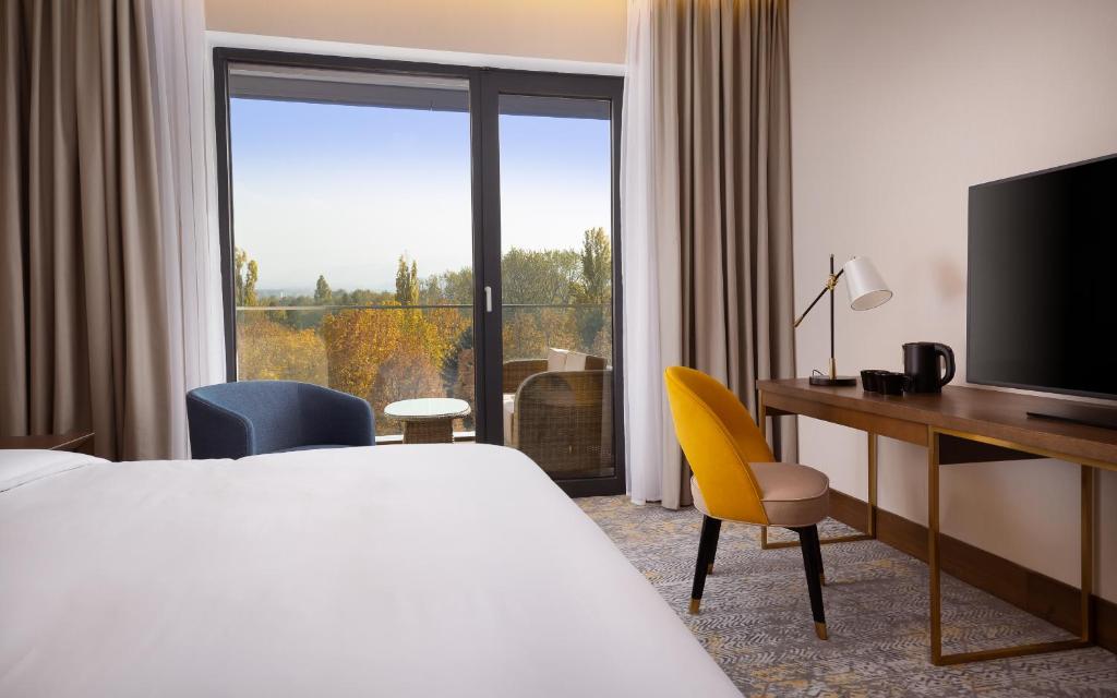 Swissôtel Wellness Resort Alatau Almaty - Room Clásico De Rey Con Vista A La Montaña