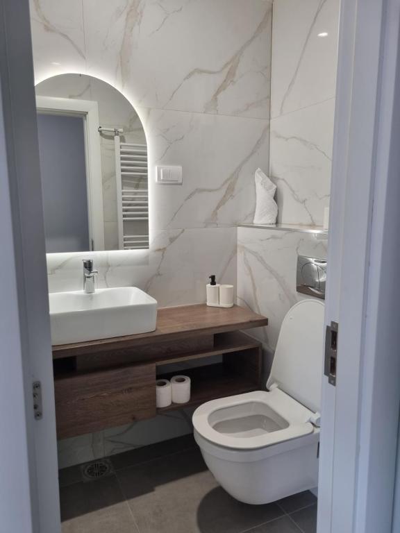 Parliament View Apartments - Deluxe Double Room