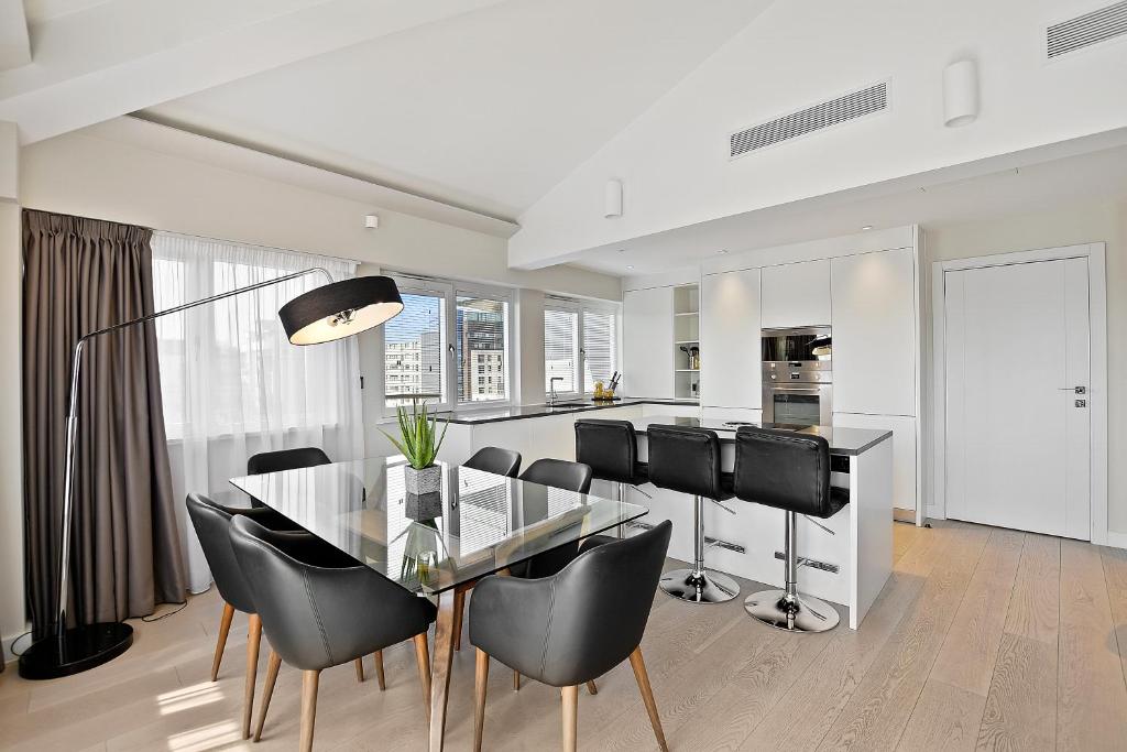 Vauxhall Bridge Road by Aeria Apartments - Three-Bedroom Apartment