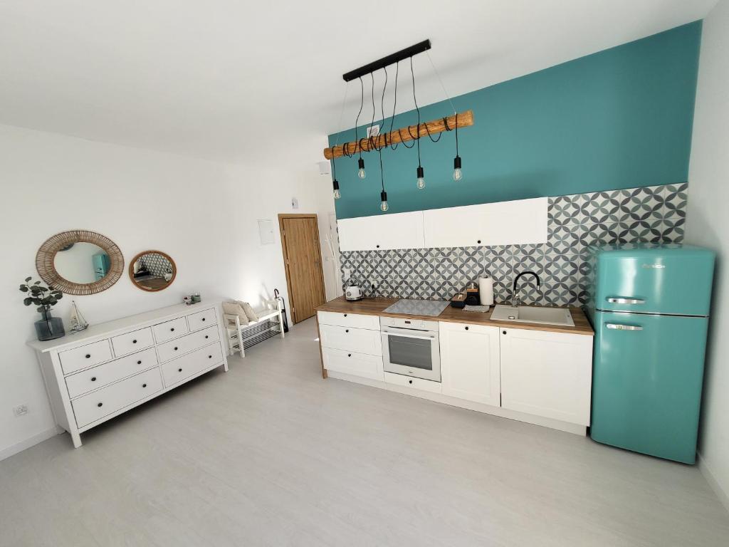 Kuchnia lub aneks kuchenny w obiekcie APARTAMENT przy jeziorze