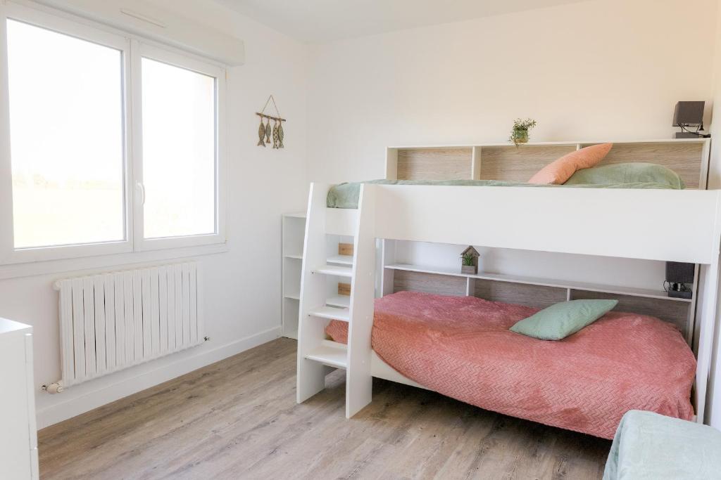 a white bunk bed in a white room at Jolie maison pour 8 personnes in Plobannalec-Lesconil