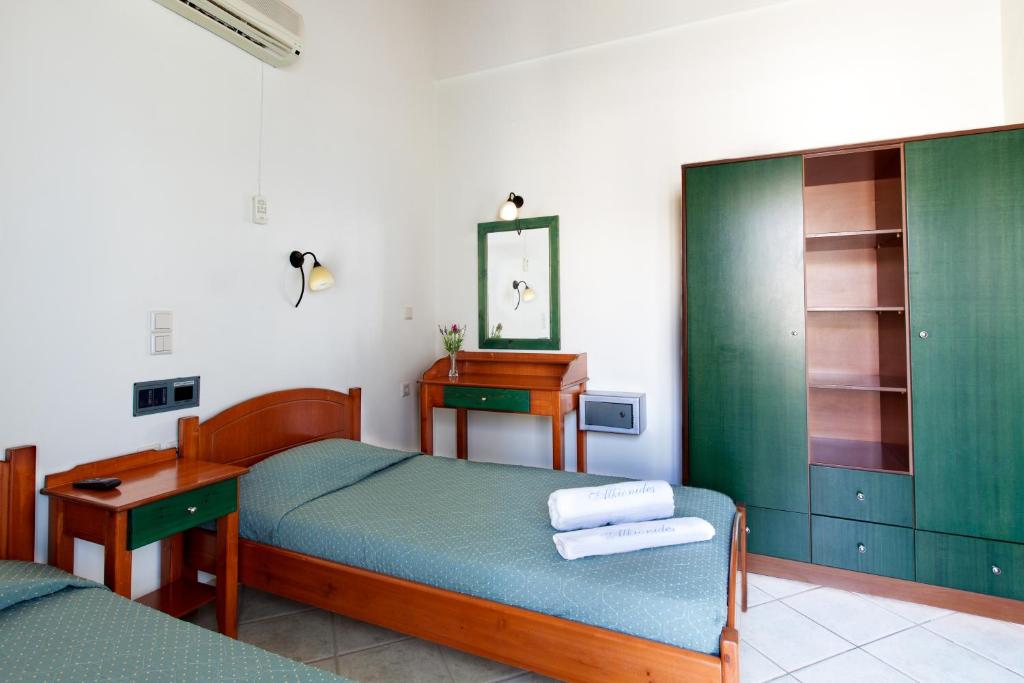 Postel nebo postele na pokoji v ubytování Alkionides Seaside Hotel