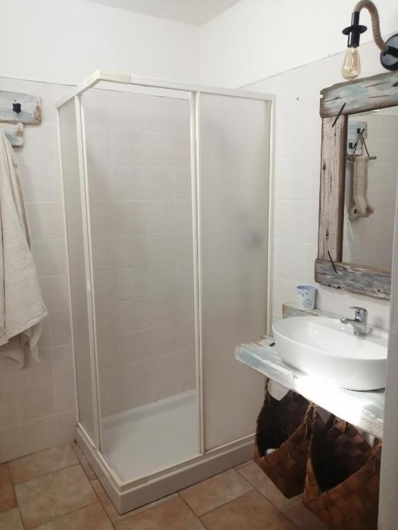 Residenza agrituristica Santa Lucia con piscina - Maison D'une Chambre
