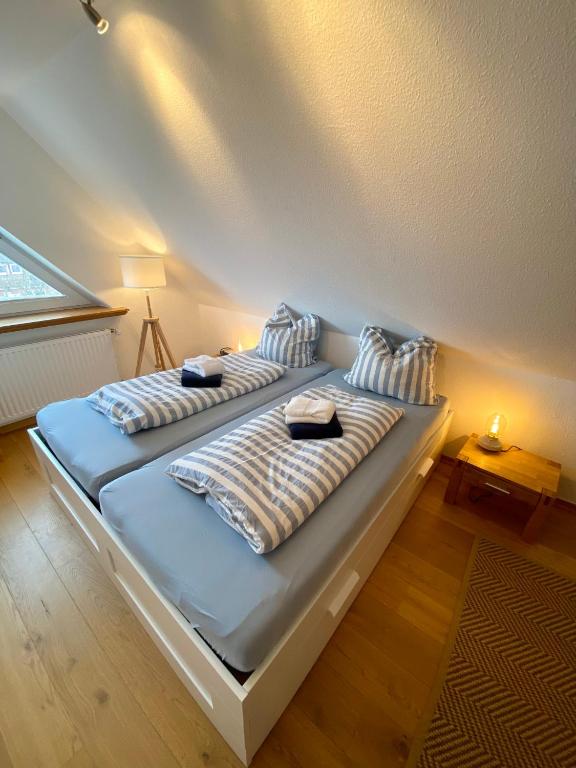Postel nebo postele na pokoji v ubytování Ferienwohnung Uttied